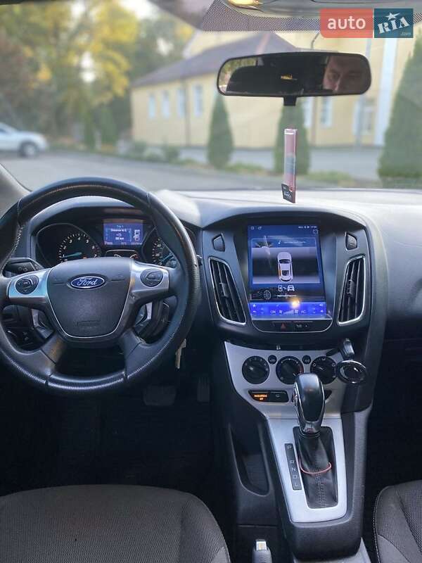 Хэтчбек Ford Focus 2012 в Синельниково