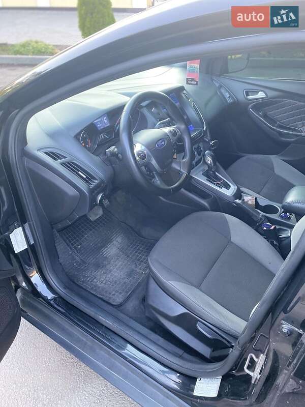 Хэтчбек Ford Focus 2012 в Синельниково