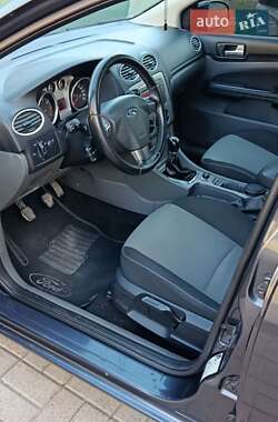Хэтчбек Ford Focus 2011 в 