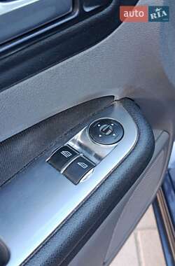 Хэтчбек Ford Focus 2011 в 