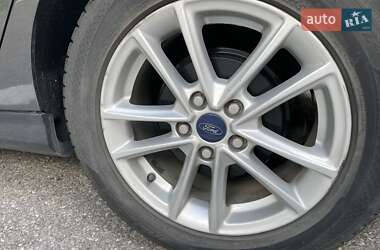 Хэтчбек Ford Focus 2015 в 