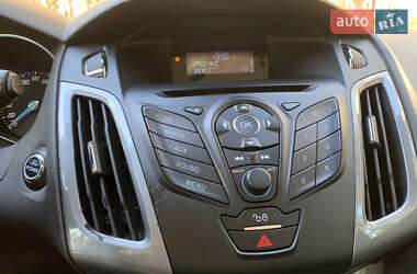 Хэтчбек Ford Focus 2011 в 