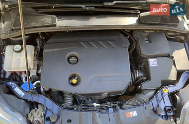 Хэтчбек Ford Focus 2011 в 