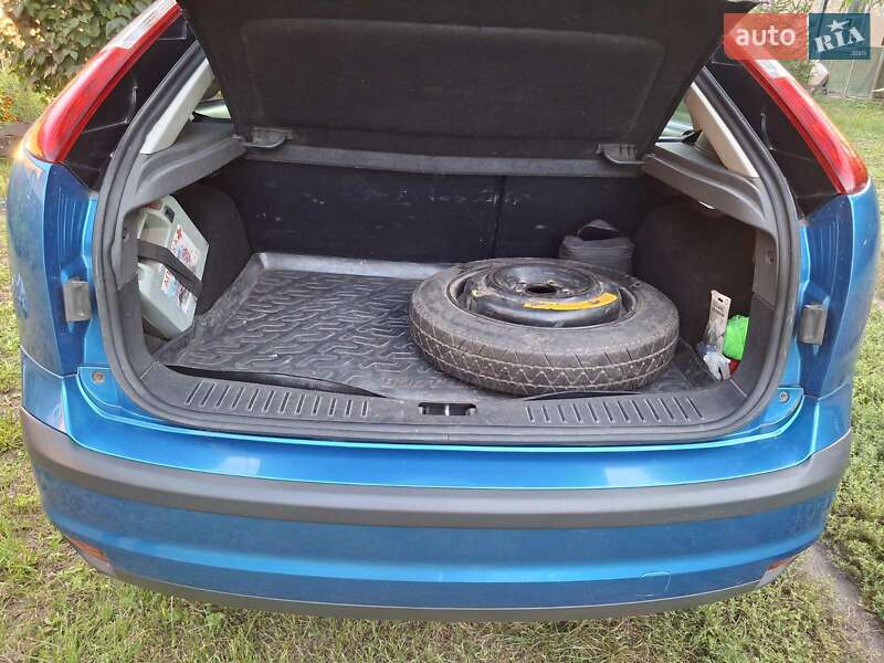 Хэтчбек Ford Focus 2007 в Бурыни
