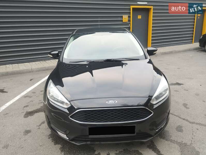 Седан Ford Focus 2015 в 
