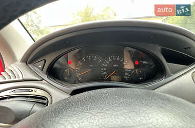 Седан Ford Focus 2001 в 