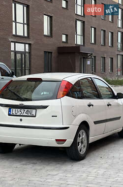 Хэтчбек Ford Focus 2004 в 