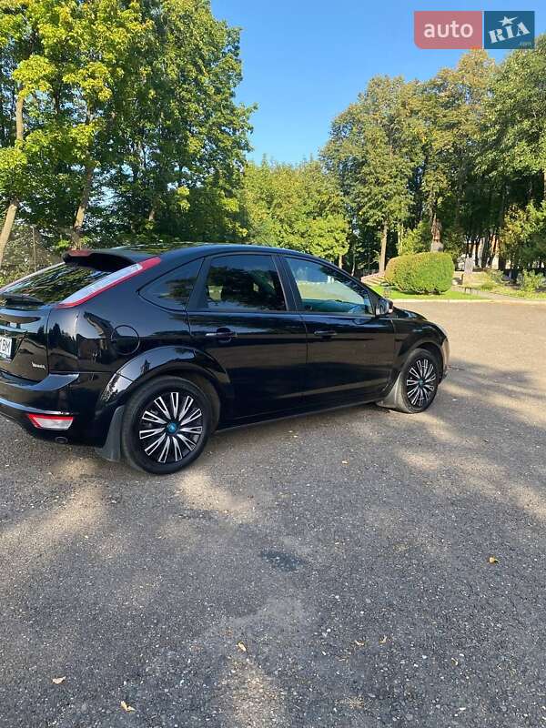 Хэтчбек Ford Focus 2010 в Вижнице
