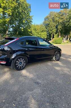 Хэтчбек Ford Focus 2010 в 