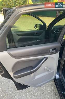 Хэтчбек Ford Focus 2010 в 