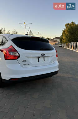 Хэтчбек Ford Focus 2014 в 