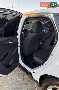 Хэтчбек Ford Focus 2014 в 