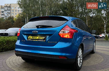 Хэтчбек Ford Focus 2012 в 