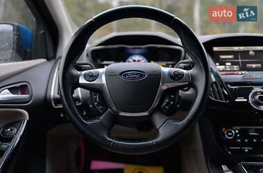 Хэтчбек Ford Focus 2012 в 