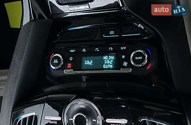 Хэтчбек Ford Focus 2012 в 