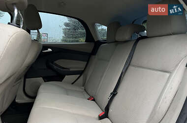 Хэтчбек Ford Focus 2012 в 