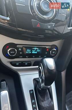 Хэтчбек Ford Focus 2012 в 
