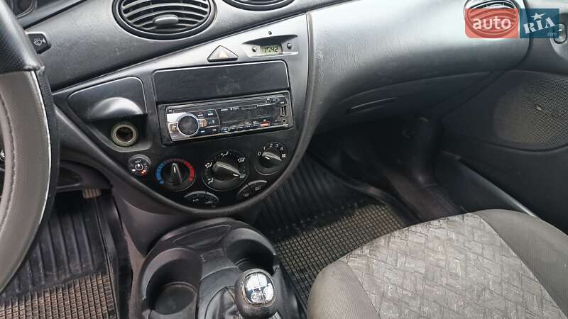 Хэтчбек Ford Focus 2000 в Овруче
