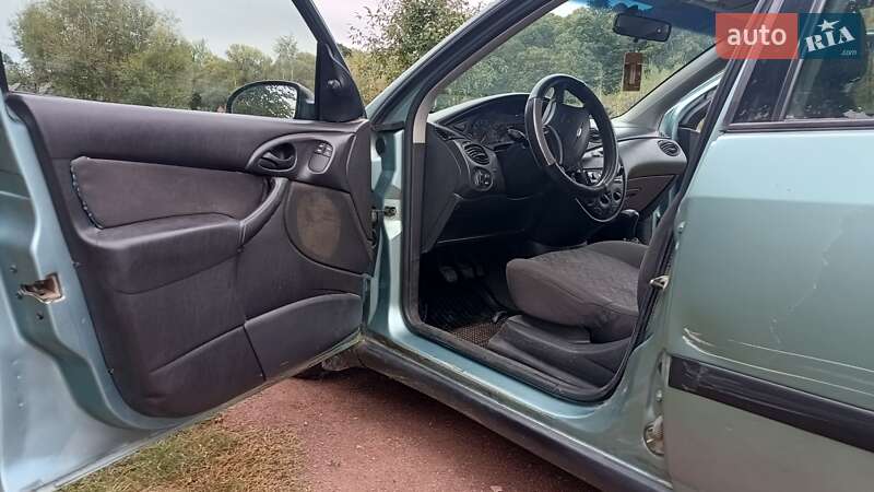Хэтчбек Ford Focus 2000 в Овруче