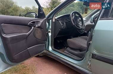 Хэтчбек Ford Focus 2000 в 