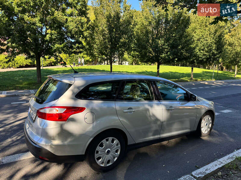 Универсал Ford Focus 2014 в Киеве фото 7 Универсал Ford Focus 2014 в Киеве