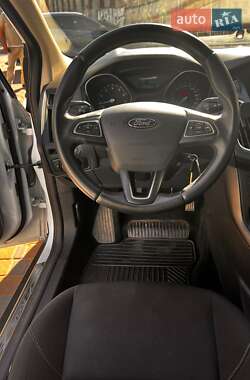 Хэтчбек Ford Focus 2016 в 