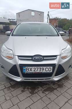 Хэтчбек Ford Focus 2012 в 