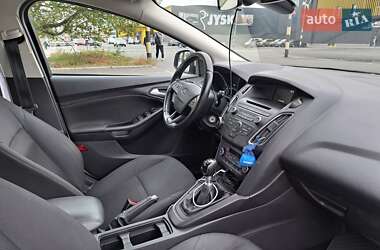 Хэтчбек Ford Focus 2015 в 