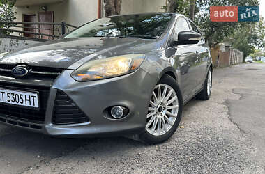 Хэтчбек Ford Focus 2012 в 
