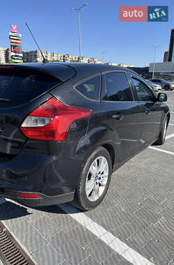 Хэтчбек Ford Focus 2011 в 