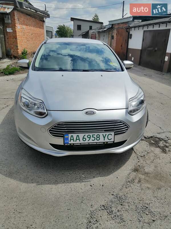 Седан Ford Focus 2016 в 