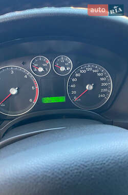 Хэтчбек Ford Focus 2007 в 