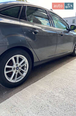 Седан Ford Focus 2016 в 