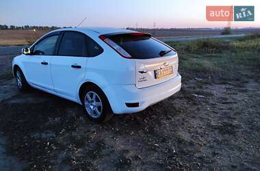 Хэтчбек Ford Focus 2011 в 