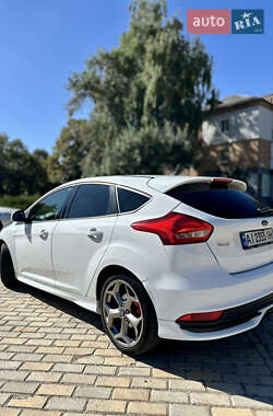 Хэтчбек Ford Focus 2015 в 