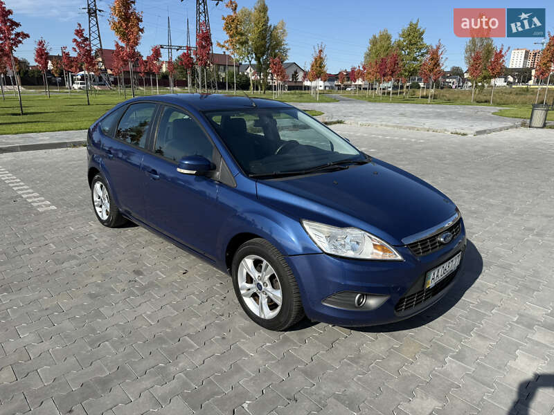 Хэтчбек Ford Focus 2010 в 