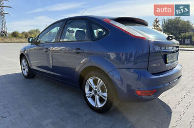 Хэтчбек Ford Focus 2010 в 