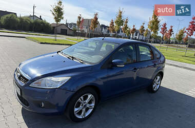 Хэтчбек Ford Focus 2010 в 