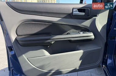 Хэтчбек Ford Focus 2010 в 