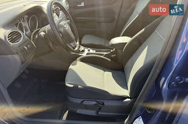 Хэтчбек Ford Focus 2010 в 