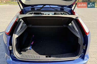 Хэтчбек Ford Focus 2010 в 