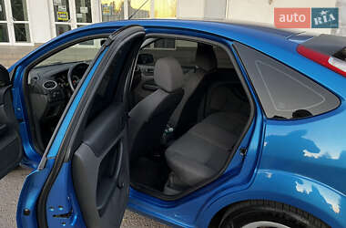Хэтчбек Ford Focus 2005 в 