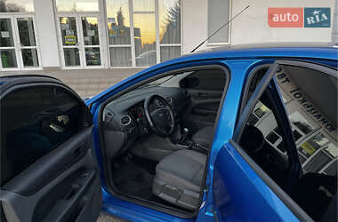 Хэтчбек Ford Focus 2005 в 