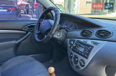 Хетчбек Ford Focus 2000 в 