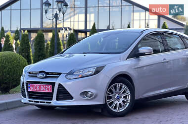 Хэтчбек Ford Focus 2011 в 
