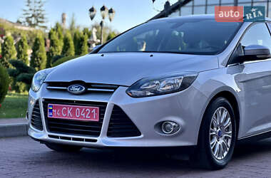 Хэтчбек Ford Focus 2011 в 