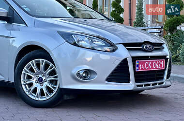 Хэтчбек Ford Focus 2011 в 