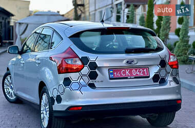 Хэтчбек Ford Focus 2011 в 