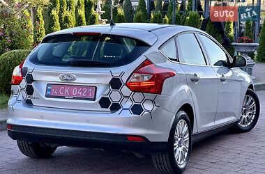 Хэтчбек Ford Focus 2011 в 