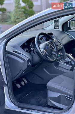 Хэтчбек Ford Focus 2011 в 